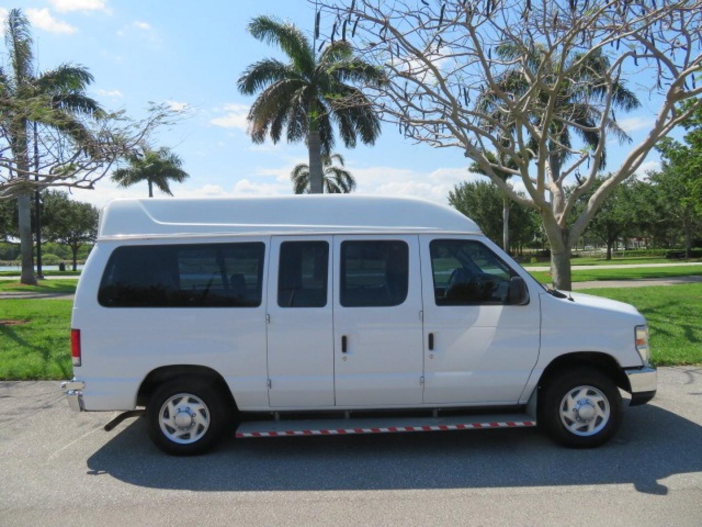 2014 White /Gray Ford E-Series Van (1FTNE1EW1ED) , Automatic transmission, located at 4301 Oak Circle #19, Boca Raton, FL, 33431, (954) 561-2499, 26.388861, -80.084038 - Photo#20